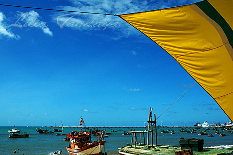 Vista dos barcos de pesca na praia de Mucuripe - Fortaleza/CE ©LiliaTandaya